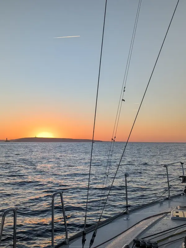 Lever de soleil depuis Alwena dans le Raz de Sein